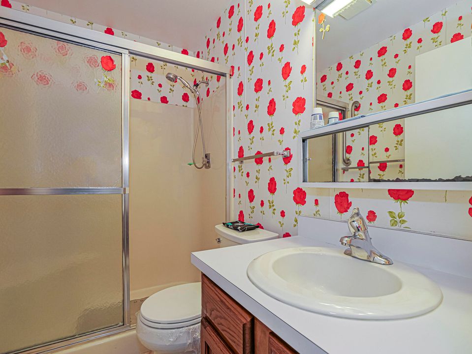 For Sale: $149,000 (2 beds, 2 baths, 1000 Square Feet)