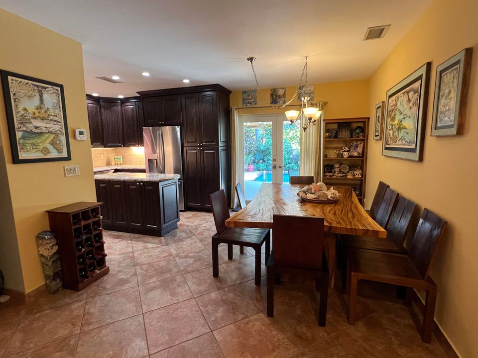 For Sale: $800,000 (4 beds, 2 baths, 1596 Square Feet)