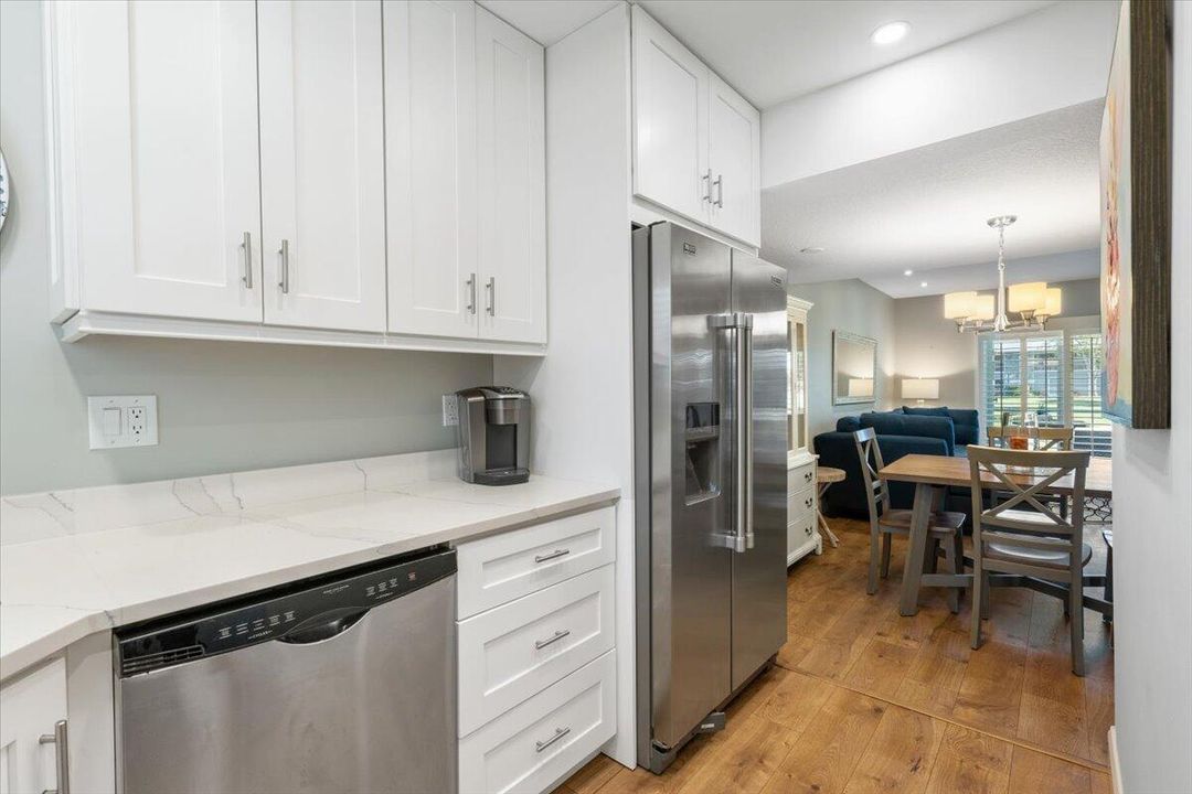 Active With Contract: $2,650 (2 beds, 2 baths, 891 Square Feet)