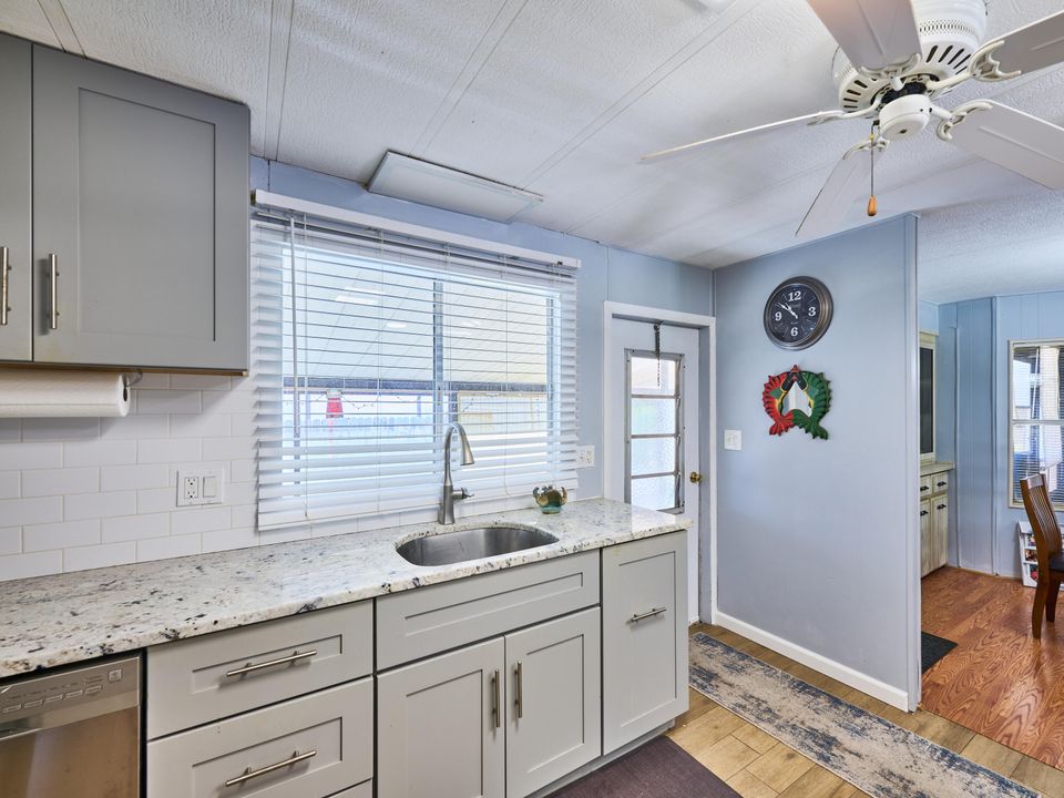 For Sale: $224,900 (2 beds, 2 baths, 960 Square Feet)