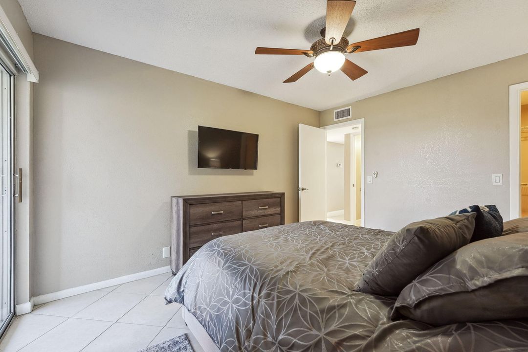 For Sale: $190,000 (2 beds, 2 baths, 920 Square Feet)