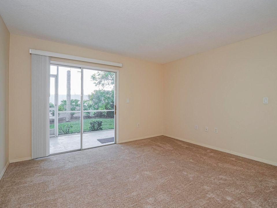 For Rent: $1,600 (2 beds, 2 baths, 1000 Square Feet)