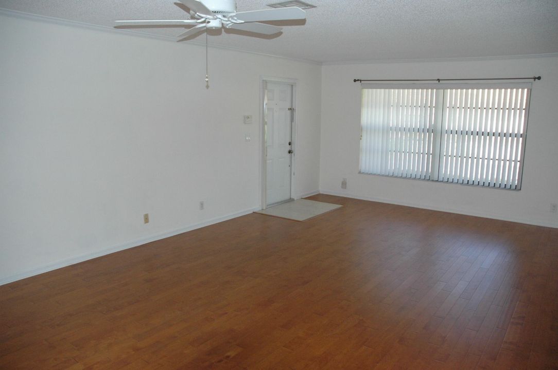 For Sale: $279,000 (2 beds, 2 baths, 1400 Square Feet)