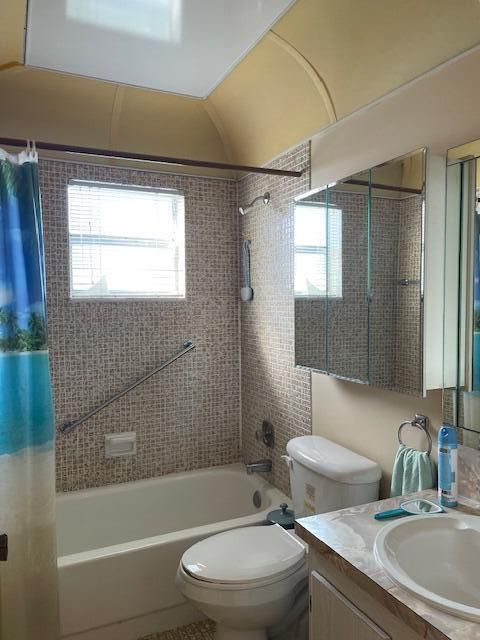 For Sale: $110,000 (2 beds, 2 baths, 920 Square Feet)