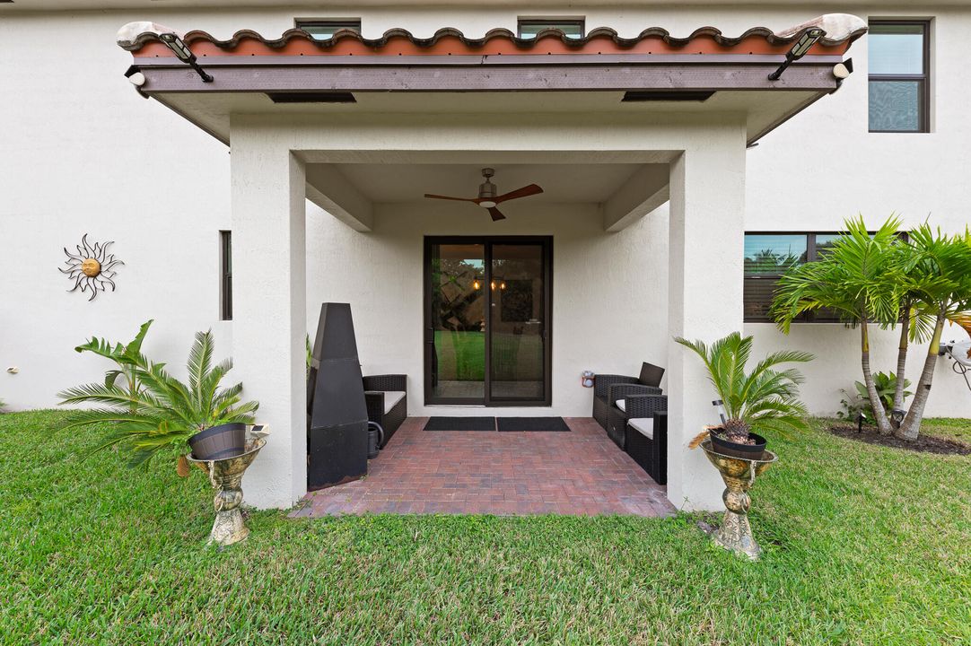 For Sale: $789,500 (4 beds, 2 baths, 3065 Square Feet)