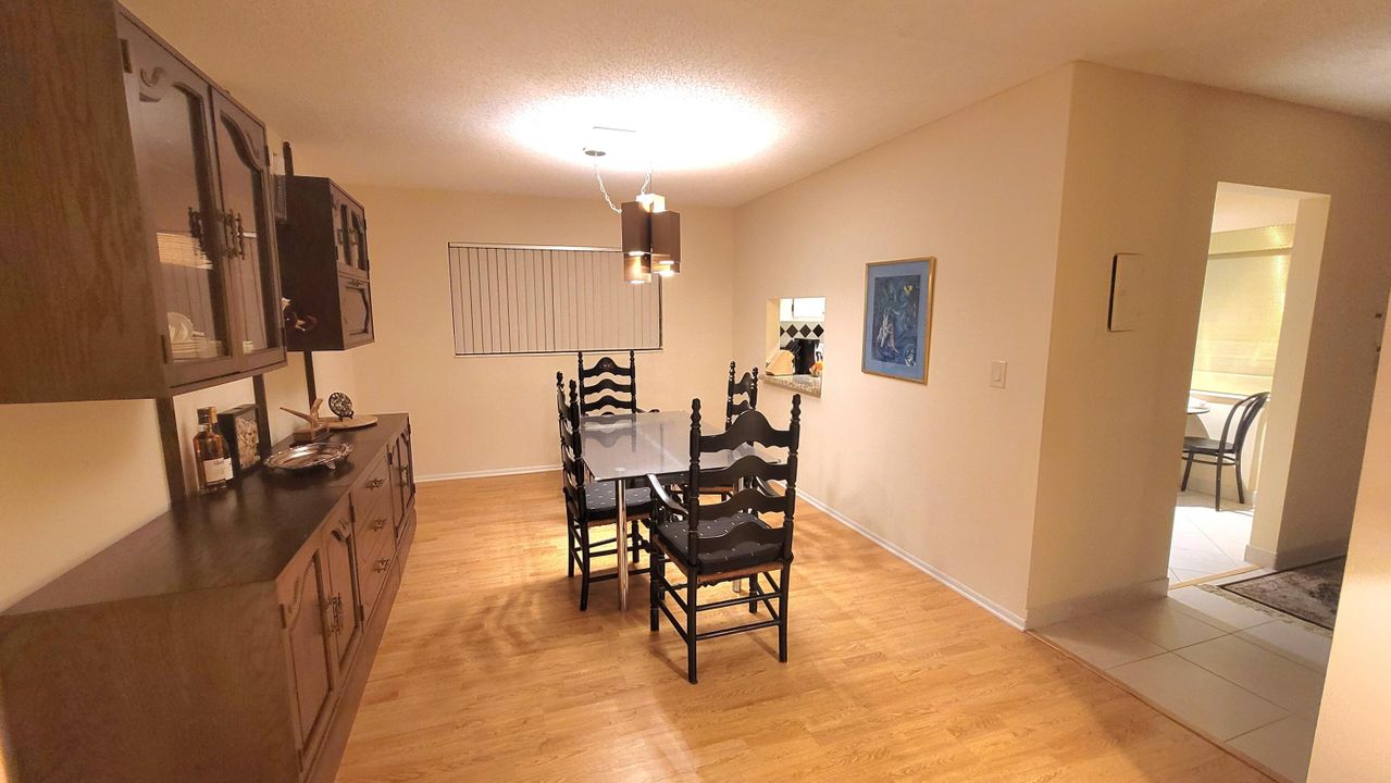 For Sale: $279,000 (2 beds, 2 baths, 1197 Square Feet)