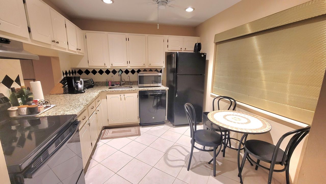 For Sale: $279,000 (2 beds, 2 baths, 1197 Square Feet)