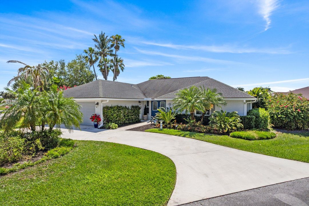 For Sale: $999,999 (3 beds, 2 baths, 1823 Square Feet)