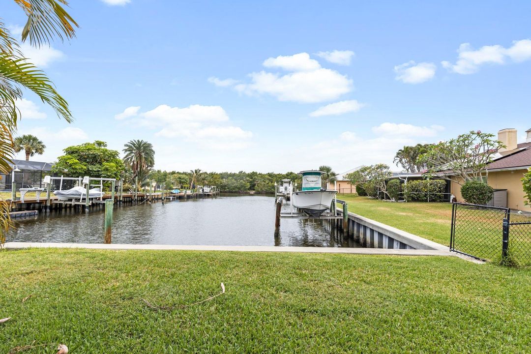 For Sale: $999,999 (3 beds, 2 baths, 1823 Square Feet)