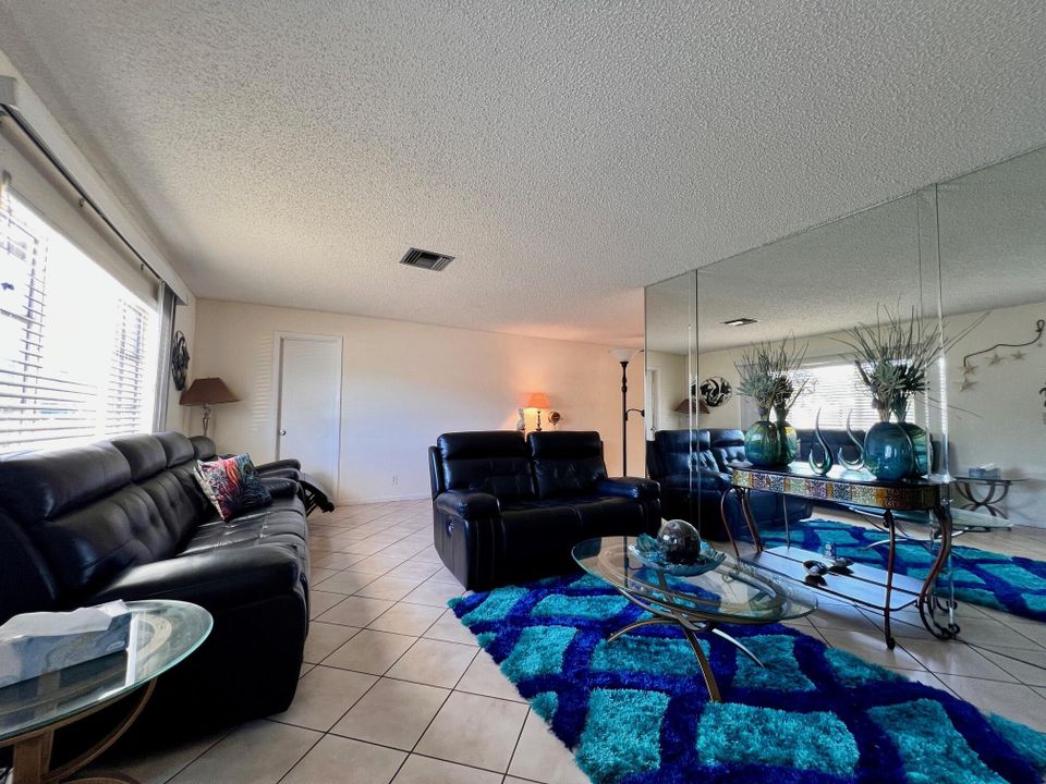 For Sale: $315,000 (2 beds, 2 baths, 1525 Square Feet)