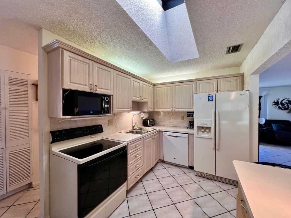 For Sale: $315,000 (2 beds, 2 baths, 1525 Square Feet)