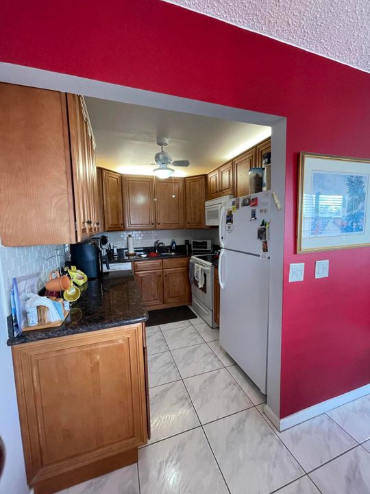 For Sale: $185,000 (2 beds, 1 baths, 828 Square Feet)