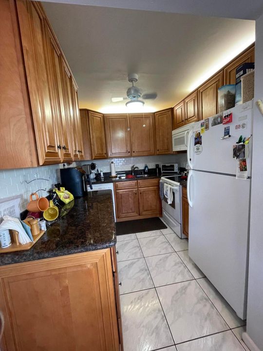 For Sale: $185,000 (2 beds, 1 baths, 828 Square Feet)