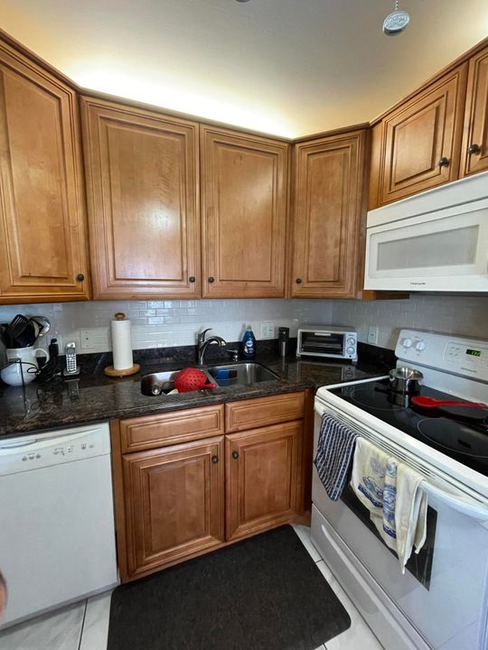 For Sale: $185,000 (2 beds, 1 baths, 828 Square Feet)