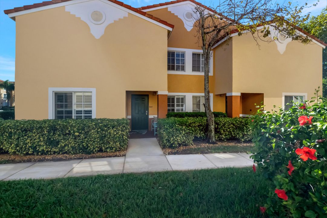 For Sale: $369,000 (3 beds, 2 baths, 1296 Square Feet)