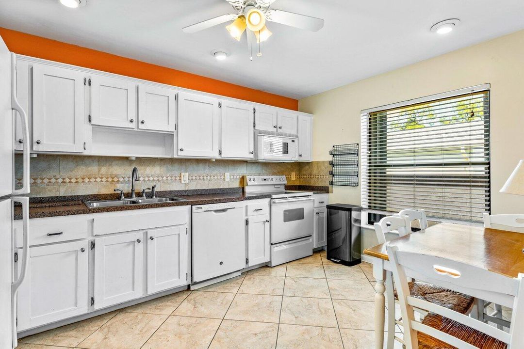 For Sale: $275,000 (2 beds, 2 baths, 1188 Square Feet)