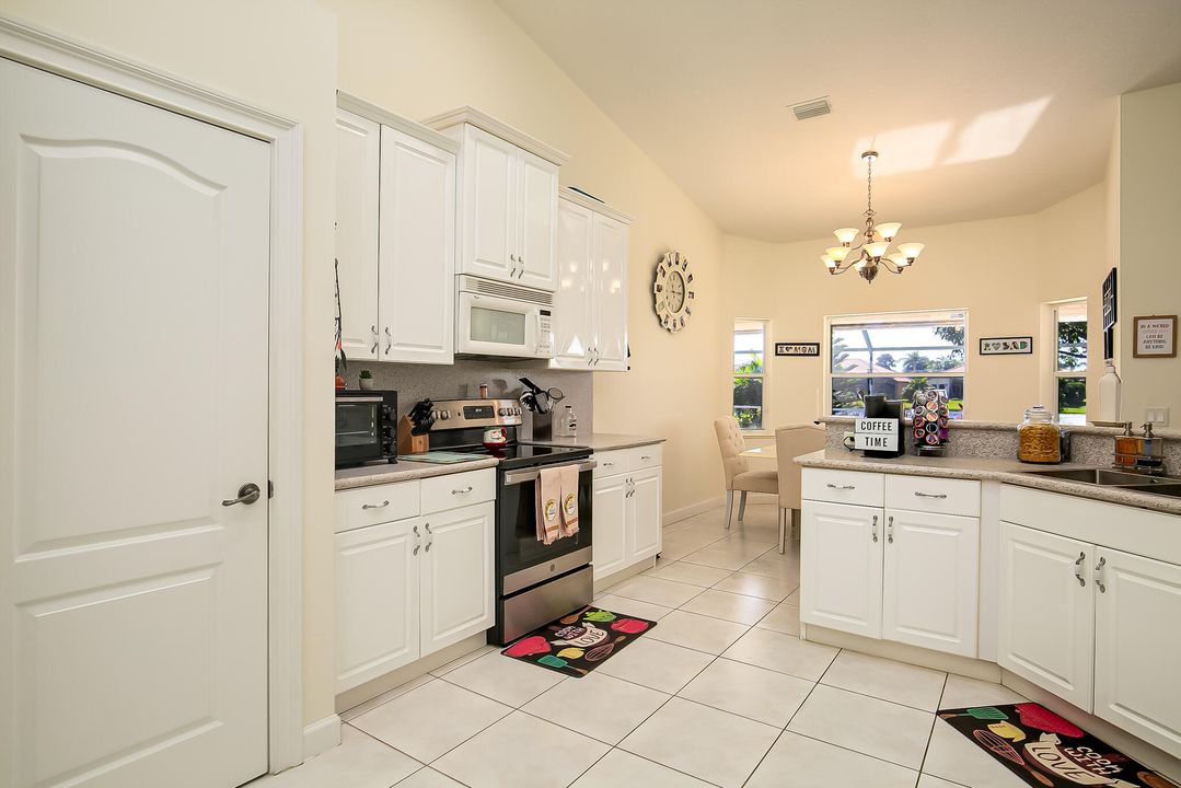 For Sale: $565,000 (3 beds, 2 baths, 2553 Square Feet)