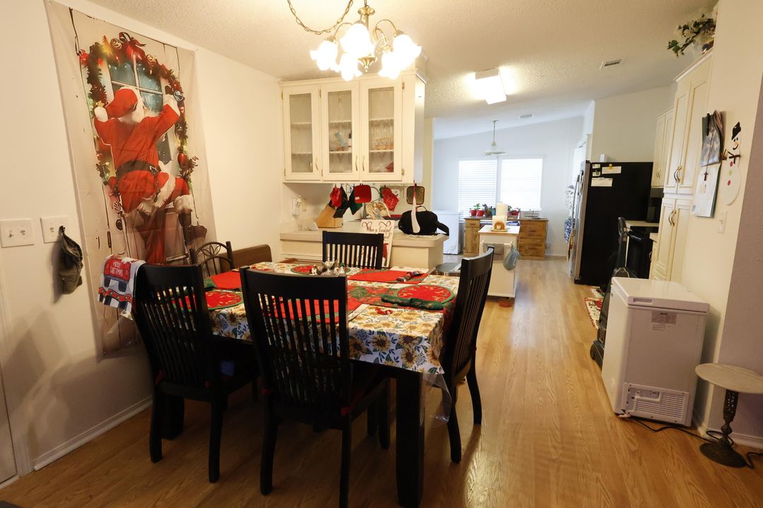 For Sale: $125,000 (2 beds, 2 baths, 1134 Square Feet)