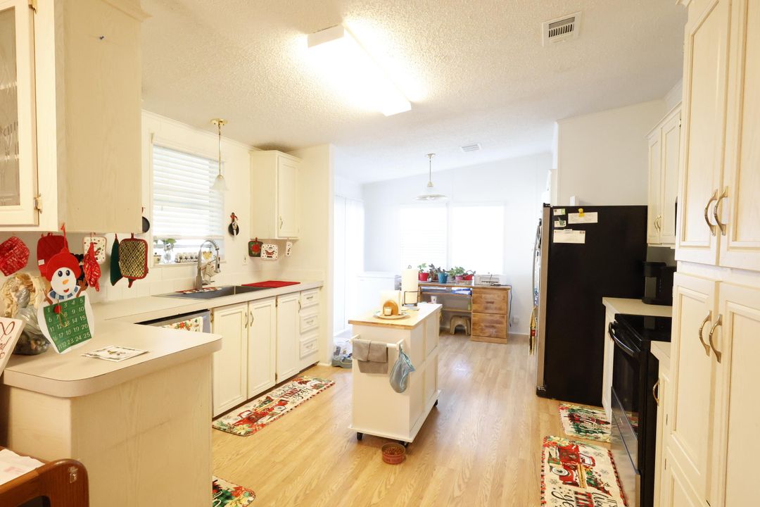 For Sale: $125,000 (2 beds, 2 baths, 1134 Square Feet)