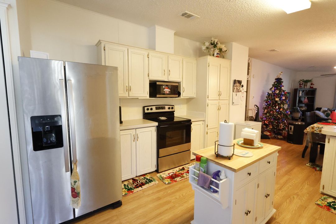 For Sale: $125,000 (2 beds, 2 baths, 1134 Square Feet)