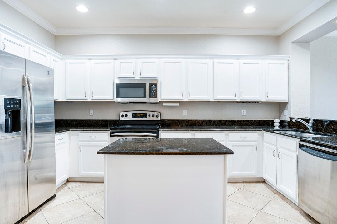 For Sale: $365,000 (2 beds, 2 baths, 1425 Square Feet)