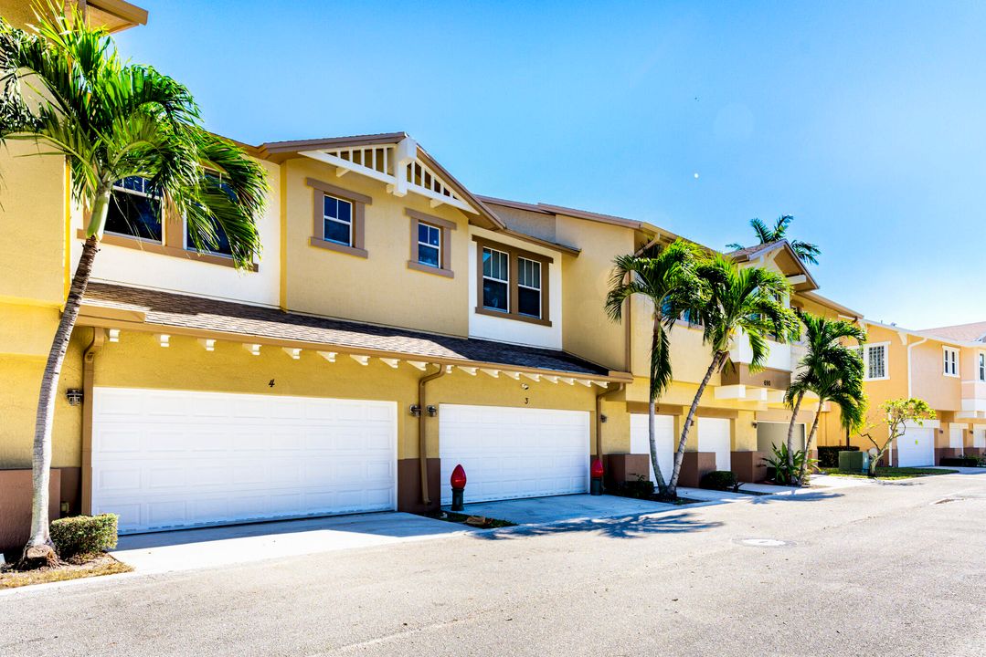 For Sale: $365,000 (2 beds, 2 baths, 1425 Square Feet)