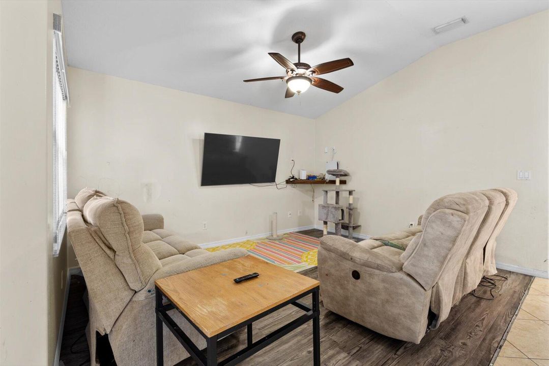 For Sale: $399,000 (3 beds, 2 baths, 1699 Square Feet)