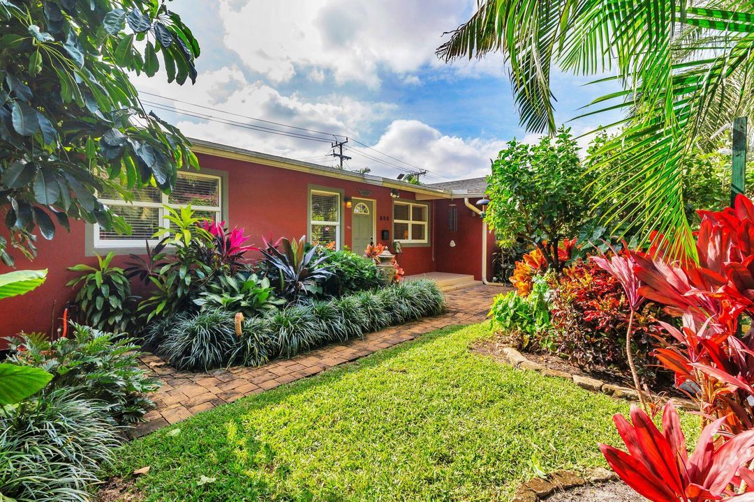 For Sale: $1,295,000 (3 beds, 2 baths, 1790 Square Feet)