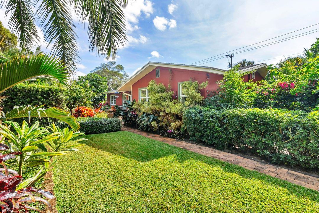 For Sale: $1,295,000 (3 beds, 2 baths, 1790 Square Feet)