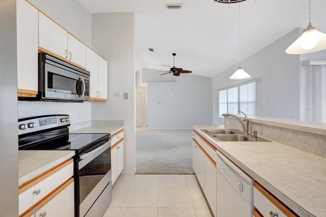 For Sale: $388,300 (3 beds, 2 baths, 1366 Square Feet)