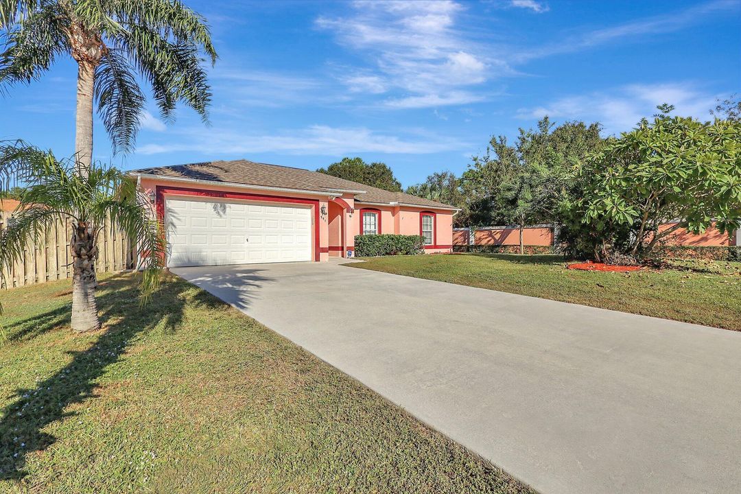 For Sale: $388,300 (3 beds, 2 baths, 1366 Square Feet)