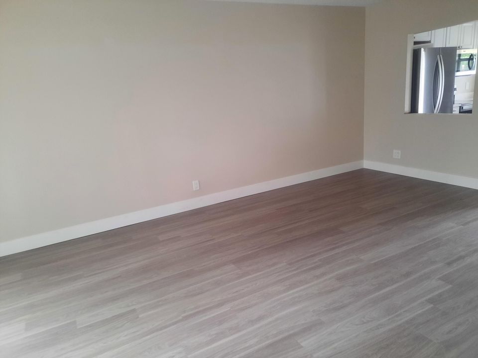 For Sale: $206,000 (2 beds, 2 baths, 890 Square Feet)