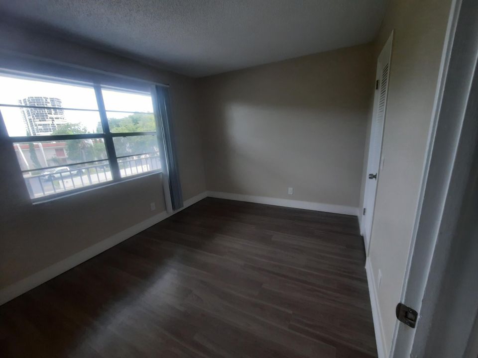 For Sale: $206,000 (2 beds, 2 baths, 890 Square Feet)