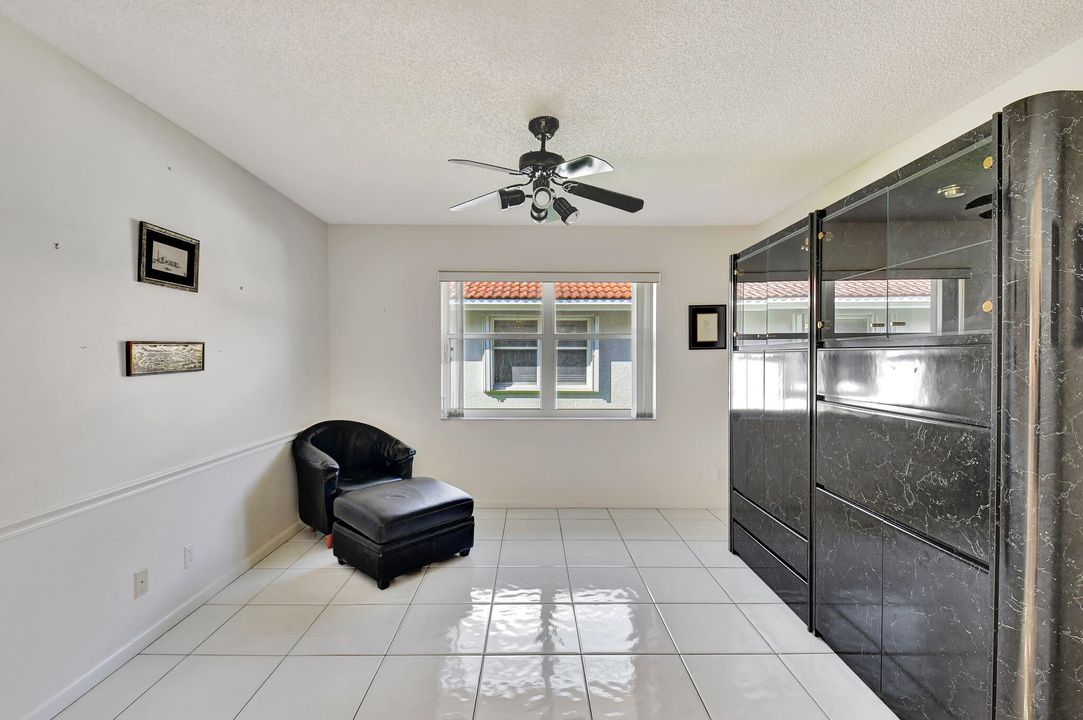 For Sale: $320,000 (2 beds, 2 baths, 1722 Square Feet)