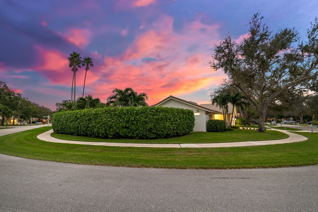 Active With Contract: $959,900 (4 beds, 2 baths, 2106 Square Feet)