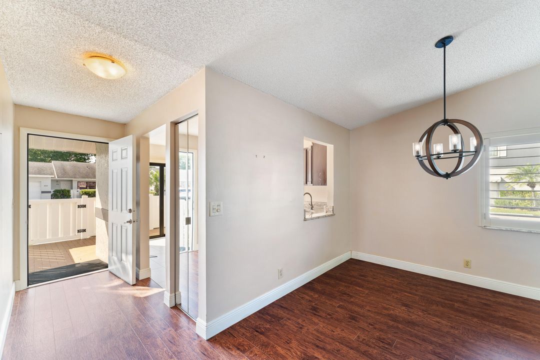 For Sale: $239,000 (2 beds, 2 baths, 1353 Square Feet)