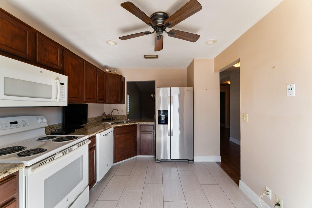 For Sale: $239,000 (2 beds, 2 baths, 1353 Square Feet)