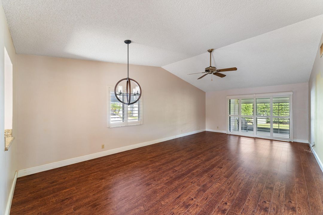 For Sale: $239,000 (2 beds, 2 baths, 1353 Square Feet)