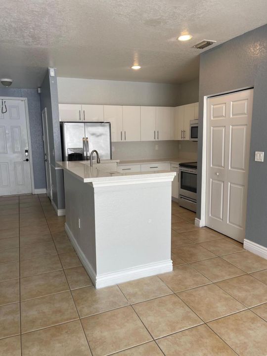 For Rent: $2,450 (2 beds, 2 baths, 1186 Square Feet)