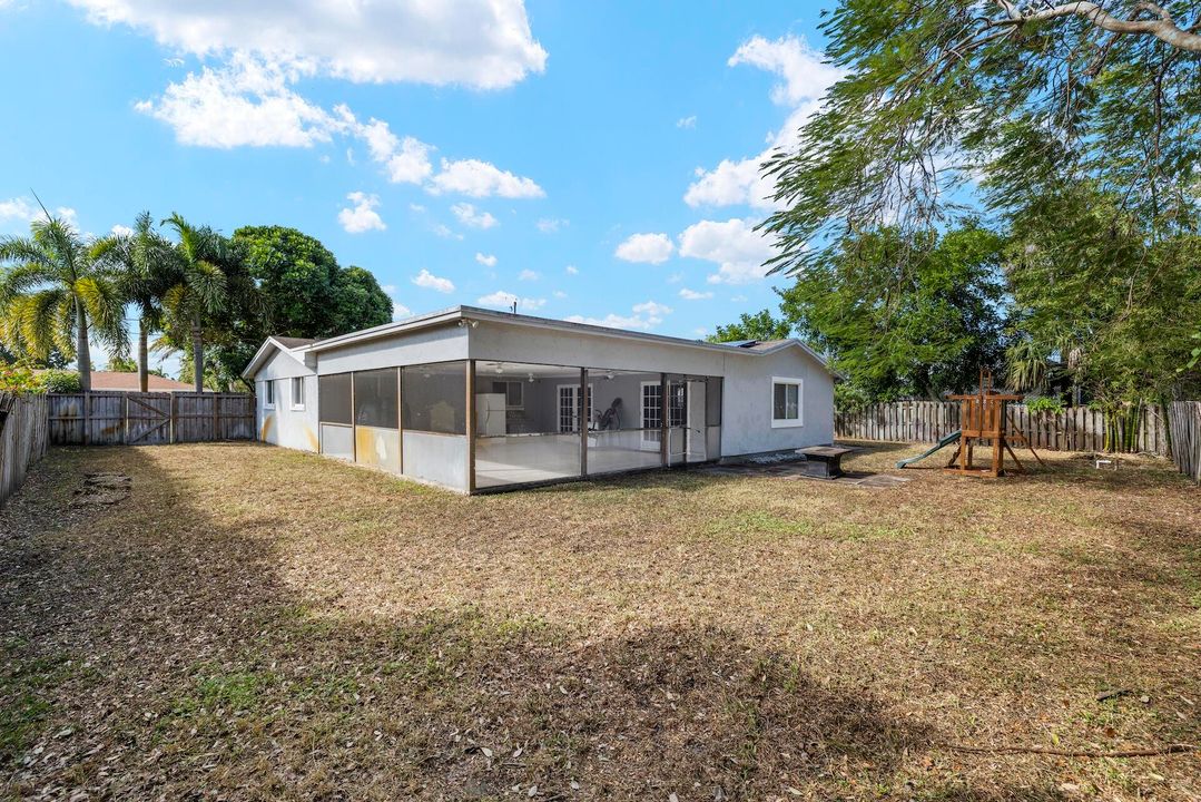 For Sale: $565,000 (3 beds, 2 baths, 1874 Square Feet)