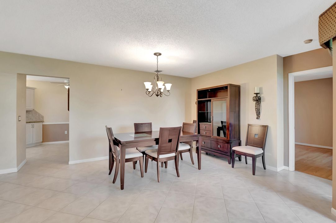 For Sale: $255,000 (3 beds, 2 baths, 1578 Square Feet)