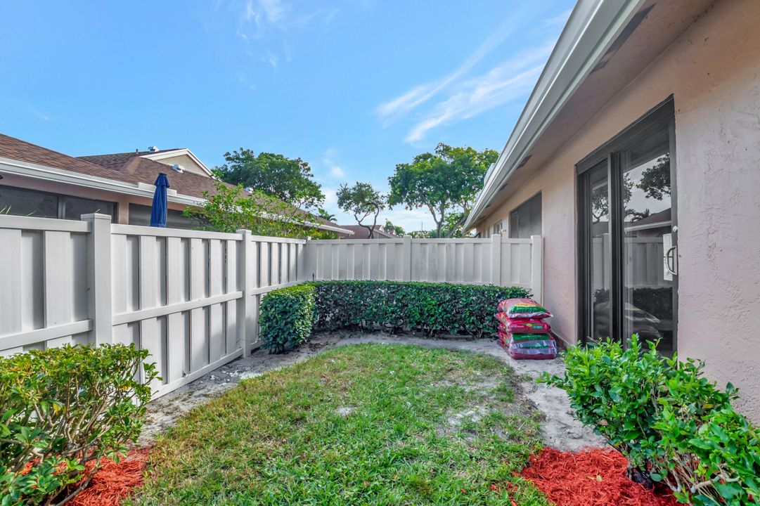 For Sale: $399,000 (2 beds, 2 baths, 1248 Square Feet)