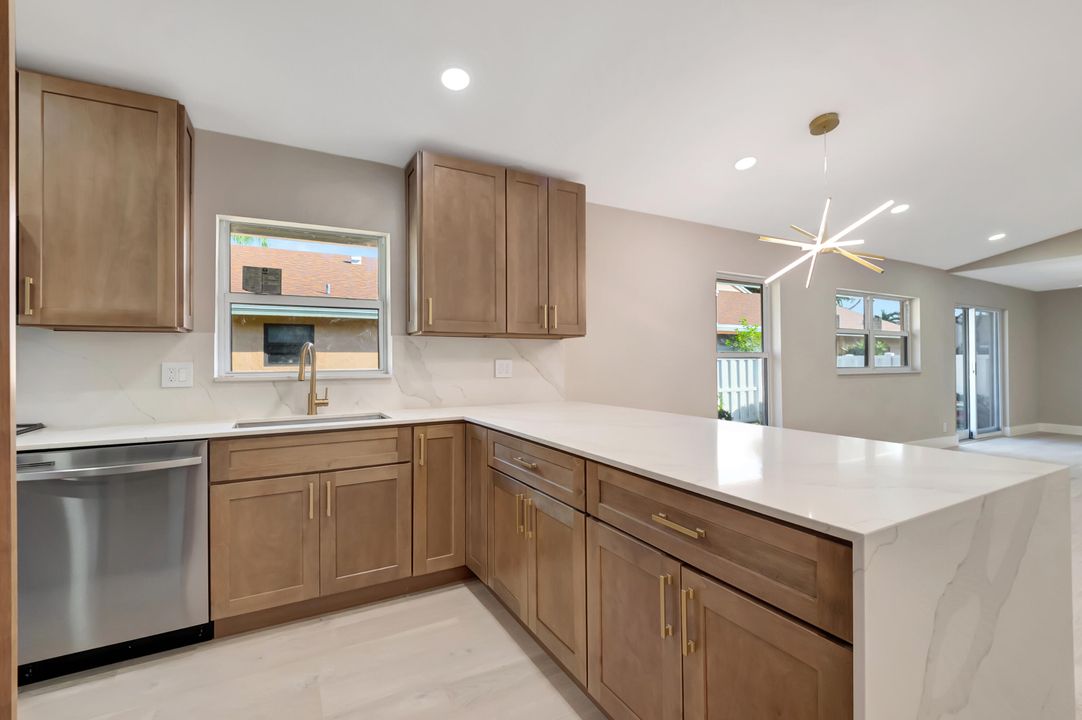 For Sale: $399,000 (2 beds, 2 baths, 1248 Square Feet)