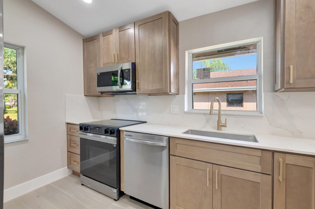 For Sale: $399,000 (2 beds, 2 baths, 1248 Square Feet)