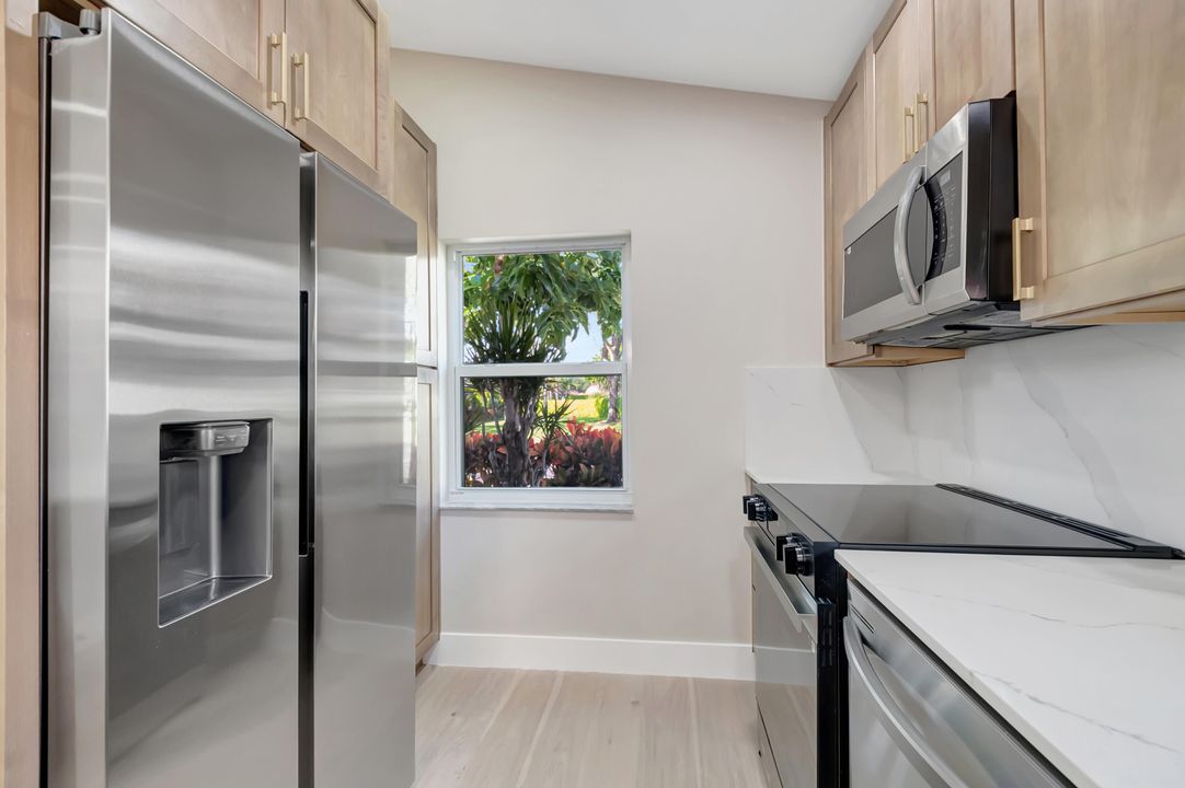 For Sale: $399,000 (2 beds, 2 baths, 1248 Square Feet)