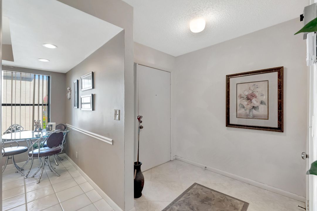 For Sale: $279,900 (2 beds, 2 baths, 1296 Square Feet)