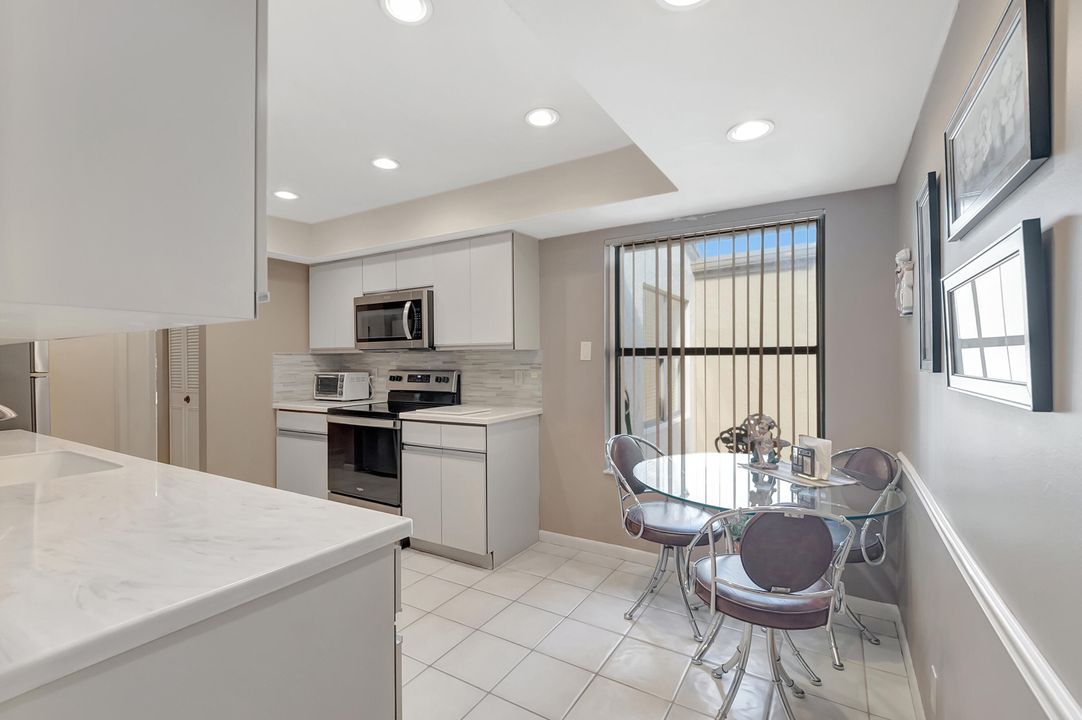 For Sale: $279,900 (2 beds, 2 baths, 1296 Square Feet)