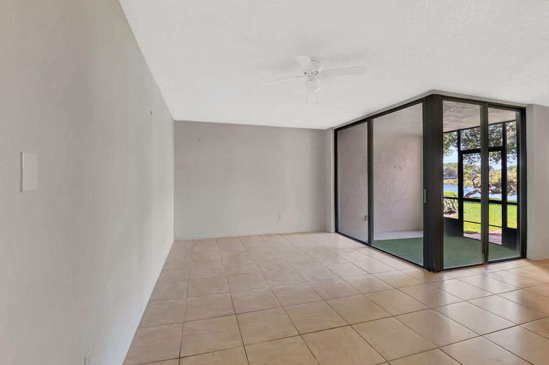 For Sale: $379,000 (2 beds, 2 baths, 1160 Square Feet)