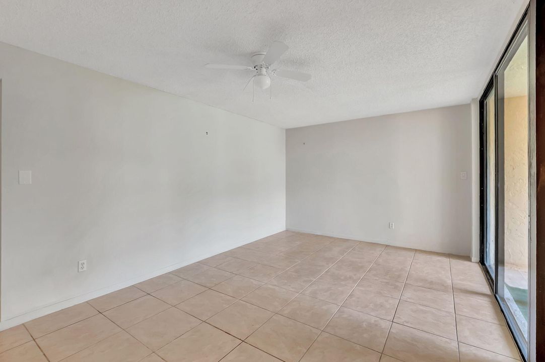 For Sale: $379,000 (2 beds, 2 baths, 1160 Square Feet)