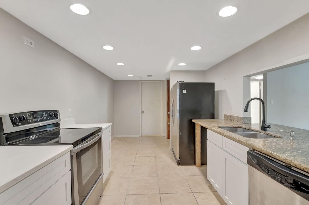 For Sale: $379,000 (2 beds, 2 baths, 1160 Square Feet)